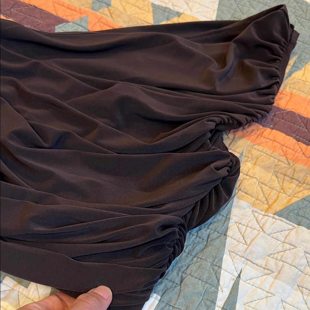 Express Brown One-Shoulder Ruched Crop Top - Picture 4 of 6